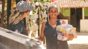 Read more about the article Secretaria de Assistência Social realiza entrega das cestas básicas do programa ‘Prato Cheio, Povo Feliz’